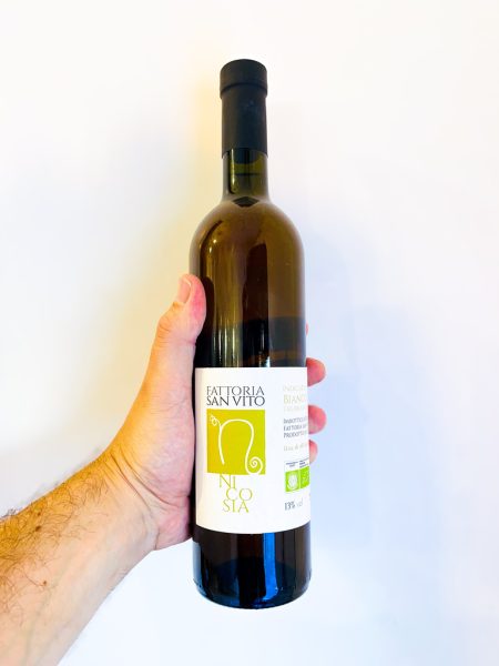 Nicosia - Fattoria San Vito è un bianco macerato prodotto a Calci (Pisa), le vigne si trovano a due passi dalla famosa Certosa. Magico!