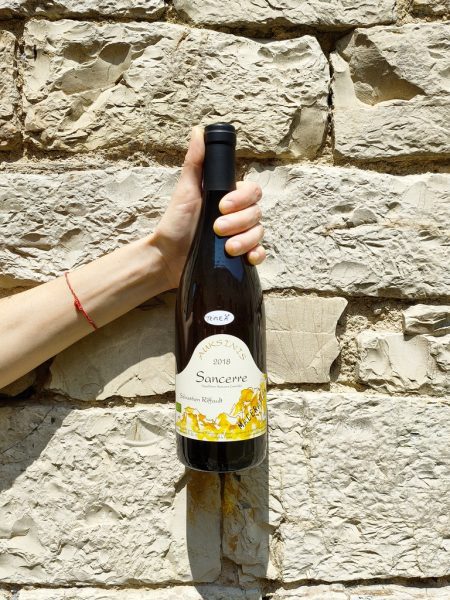 Auksinis Maceration 2018 Sebastien Riffault Questa bottiglia iconica di Sauvignon blanc è prodotta dallo storico produttore Sebastien Riffault. A differenza del prodotto non macerato guadagna in corpo e persistenza.