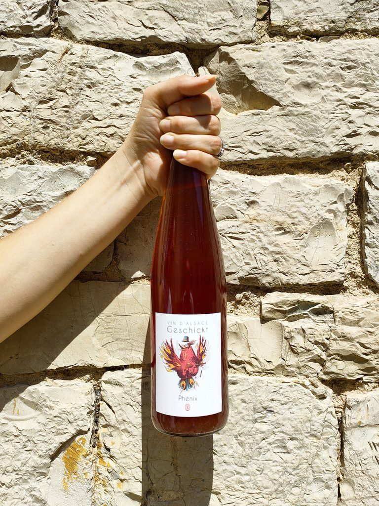 Phenix 2021 Geschickt è un Pinot Grigio proveniente dall'Alsazia dotato di incredibile eleganza e freschezza. Perfetto come vino da merenda!! Spettacolare.