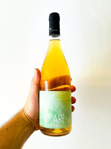 Solare di Fattoria Castellina è un vermentino in purezza del Montalbano. Una leggera macerazione riesce a ampliare le note del vermentino senza sovrastarle.