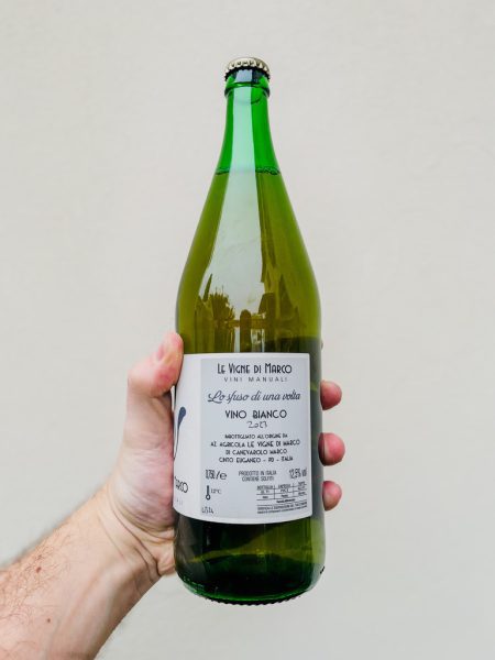 Lo Sfuso Bianco - Le vigne di Marco è un orange wine molto semplice ma non banale. Il perfetto orange wine da aperitivo! Da bere a secchiate!