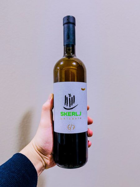 Malvasia Riserva 67-Skerlj è una versione della Malvasia Istriana elegantissima! Le uve macerano sulle bucce per un anno in anfore di pietra Aurisina. Wow!