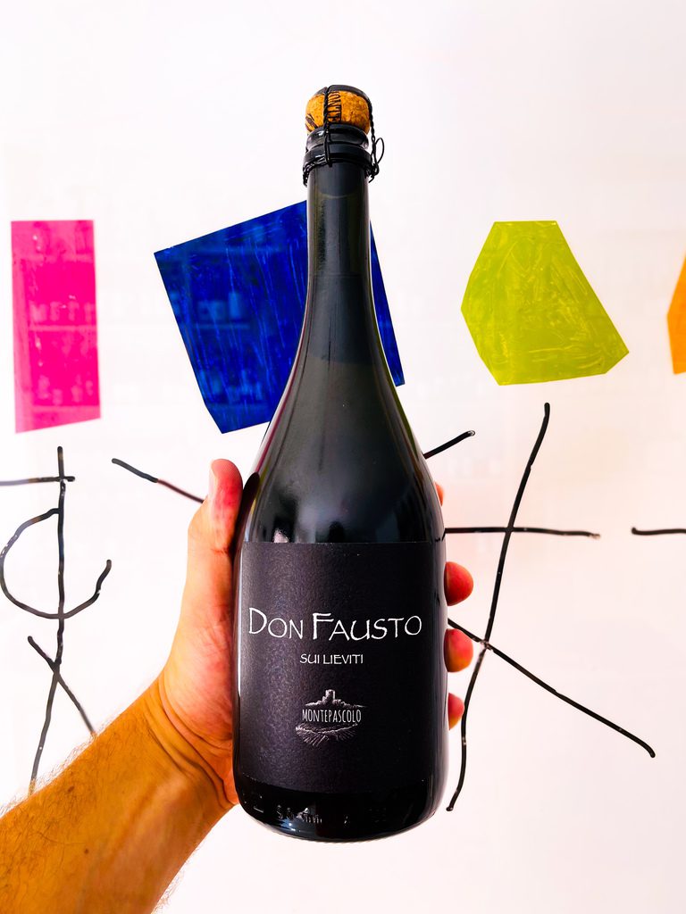 Don Fausto - Montepascolo è un metodo classico in versione Orange della Val D'Arda, in Emilia. Una bollicina arancione che trasuda personalità! Spettacolare