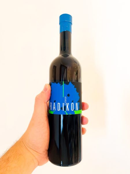 Oslavje Radikon è il compagno perfetto per guardare insieme il tramonto, in un complice silenzio, tra il rumore delle onde e la brezza marina!