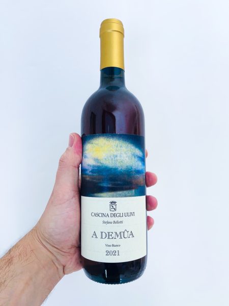 A Demua - Cascina degli Ulivi in dialetto genovese significa divertimento e non a caso questo vino gioca tra elementi contrastanti, rendendolo incredibile!