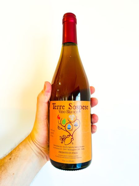 Scopri Terre Sospese di Andrea Pecunia: l'orange wine eroico delle Cinque Terre! Un bianco macerato marino, intenso, straordinario e profondamente ligure!