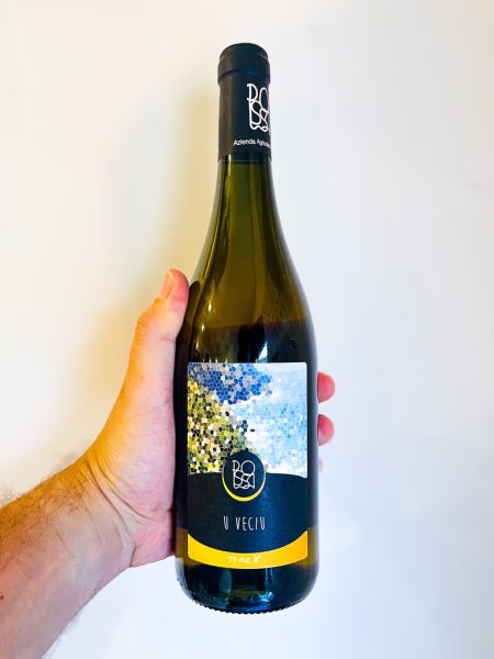 U Veciu - Possa ha il carattere delle Cinque Terre giocando sull'equilibrio tra struttura, grip e sottili sfumature agrumate, mediterranee e balsamiche.
