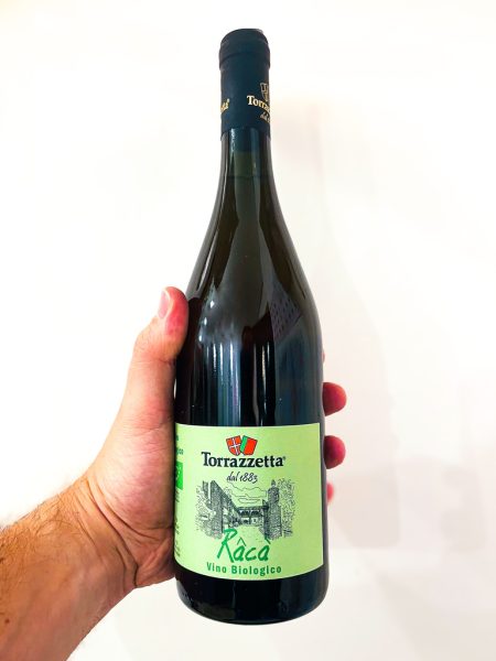 Rac&agrave; - Torrazzetta &egrave; un Orange wine di Chardonnay atipico..frutto della macerazione di 14 giorni e con un ripasso sulle fecce di Malvasia di Candia. WOW!
