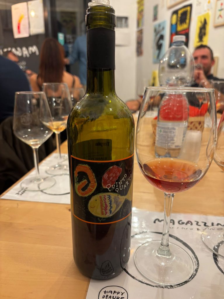 Terpin Quinto Quarto Sivi 2023 e calice di orange wine