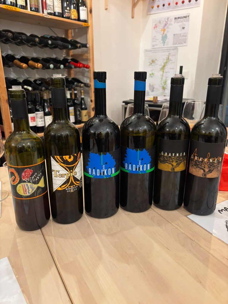I sei vini della serata in fila: Terpin, Radikon e Gravner